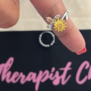 NWT ANXIETY FIDGET RING